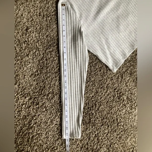 H&M Gray Ribbed Turtleneck Sweater - Picture 5 of 7